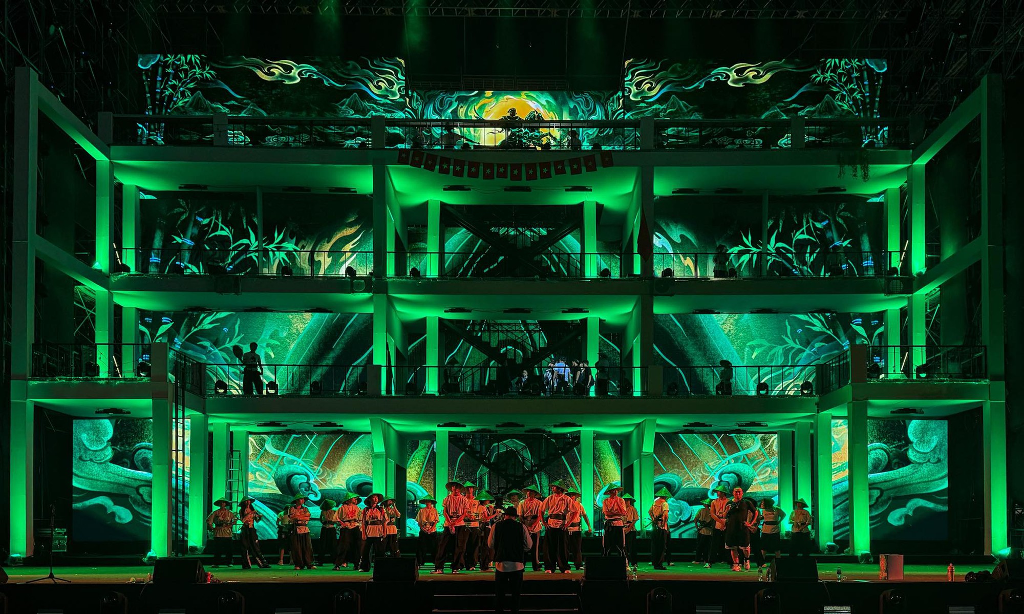 Tổng đạo diễn Gala WeChoice Awards 2025: “Dù là nội dung giải trí hay mang tính xã hội, tất cả đều xoay quanh tinh thần của con người Việt Nam”- Ảnh 9.