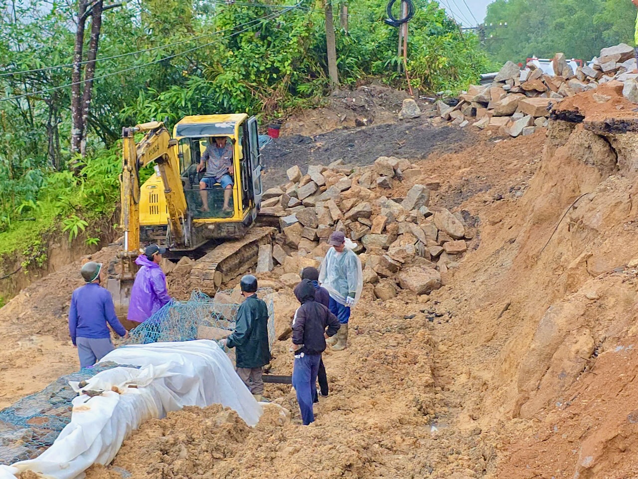 Đẩy nhanh tiến độ, thông xe 36km đầu tiên cao tốc Chí Thạnh - Vân Phong trước ngày 15-2 - Ảnh 3.