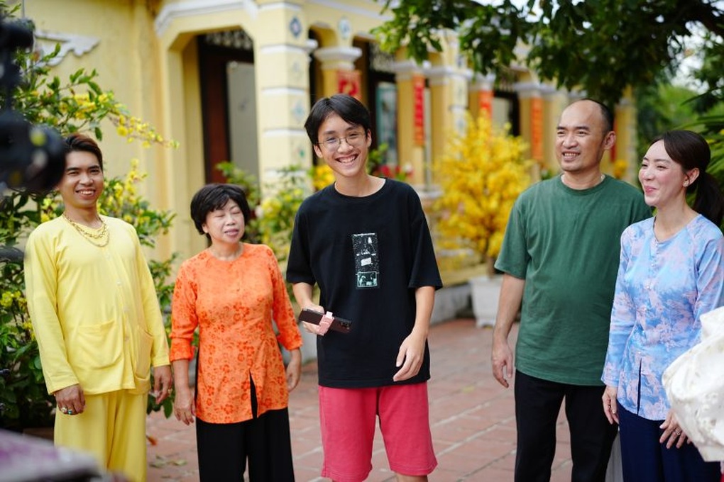 Hậu trường thú vị của con trai Thu Trang - Tiến Luật trong phim cùng bố mẹ - 3