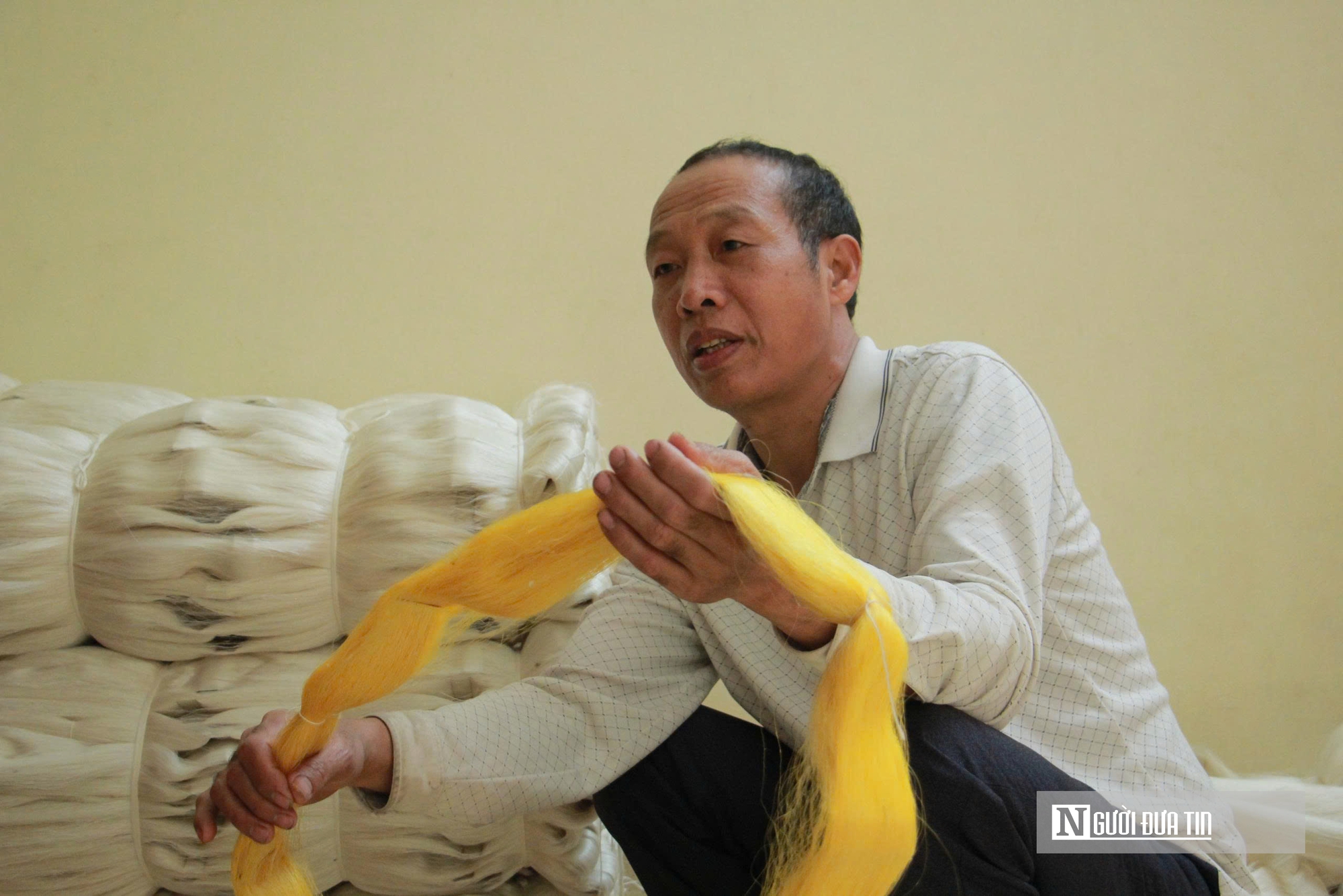 Lửa nghề ở Hồng Đô sắp tắt, chỉ còn một guồng tơ quay níu ký ức vàng son- Ảnh 5.