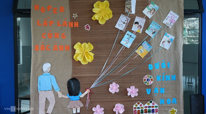 Không gian chụp ảnh do học sinh Hope School chuẩn bị.