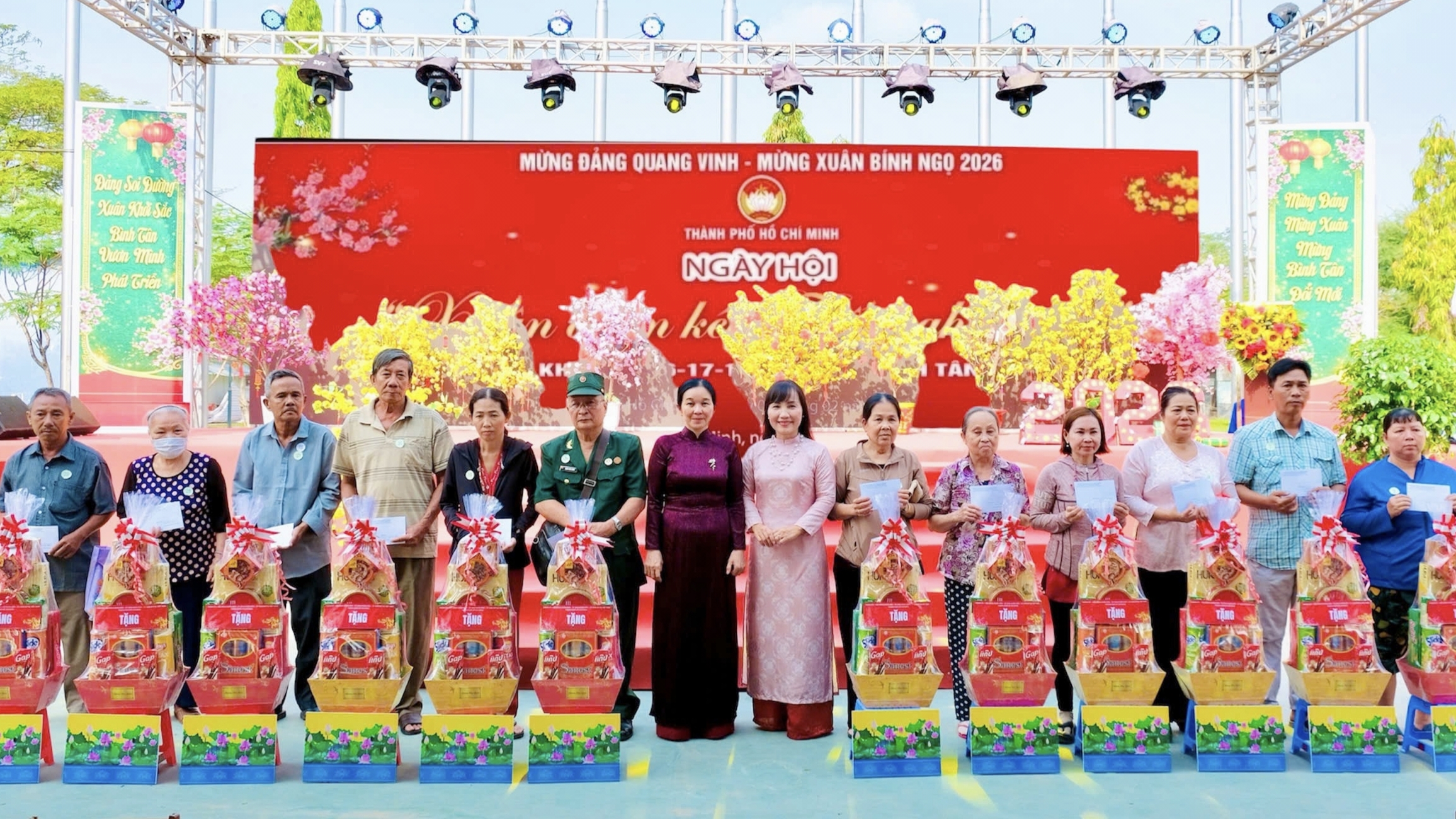 Ngày hội 'Xuân đoàn kết - Tết nghĩa tình' bên cánh đồng xanh mướt ở xã Nhuận Đức, TP.HCM - Ảnh 7.