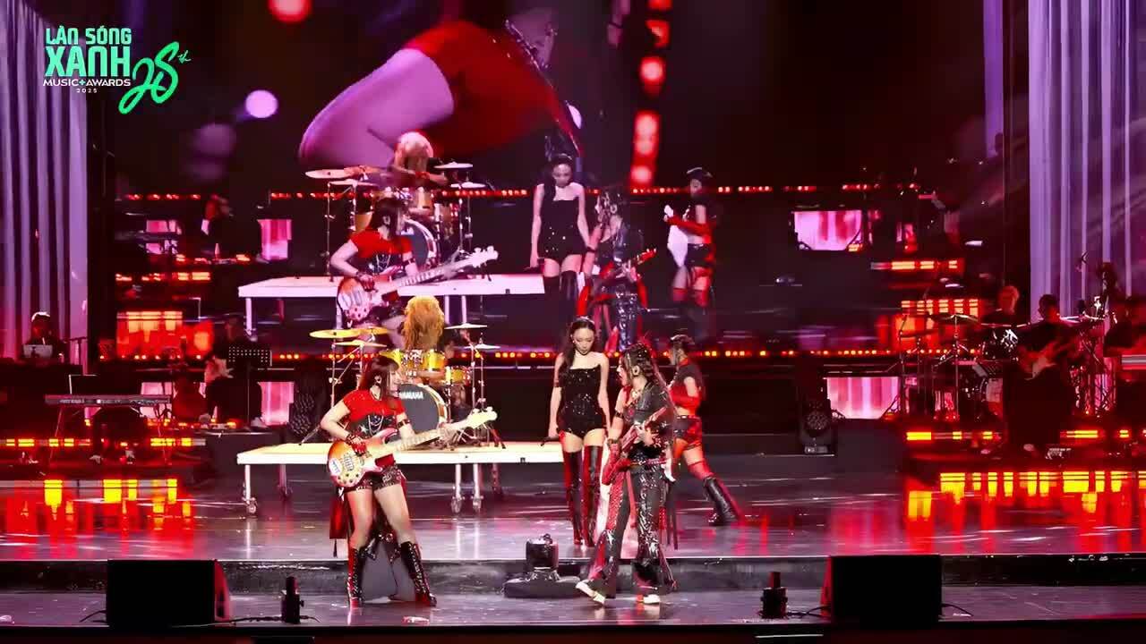 Tiết mục "Rock thiệp hồng"