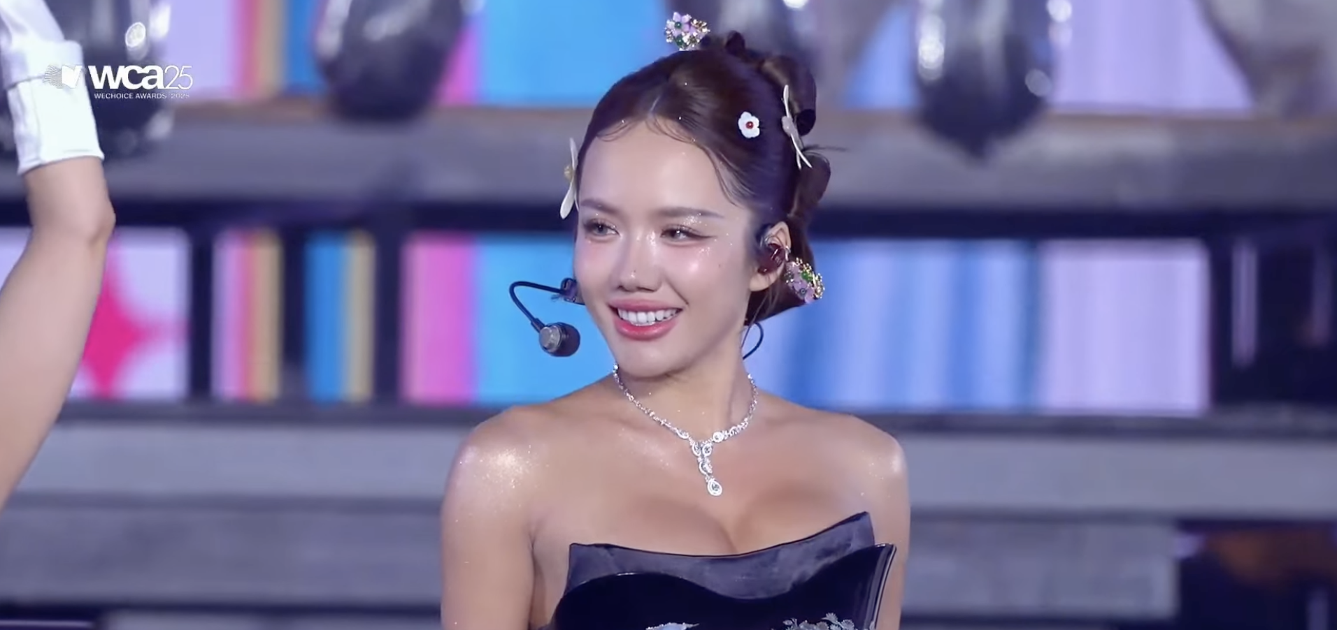 Phương Mỹ Chi và Phương Ly “bắt tay” chơi lớn, đưa WeChoice vào 2 không gian trên cùng 1 sân khấu- Ảnh 3.