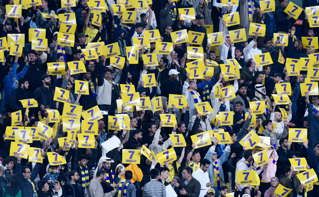 C.Ronaldo kiếm bộn tiền khi đình công ở Saudi Arabia - 2