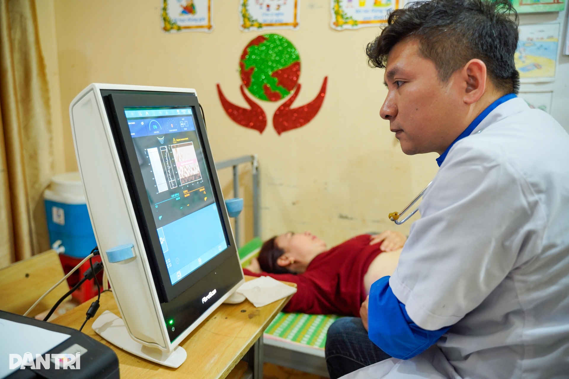 Phát hiện 8 trường hợp trẻ vùng biên giới giáp Lào nhiễm viêm gan B - 10