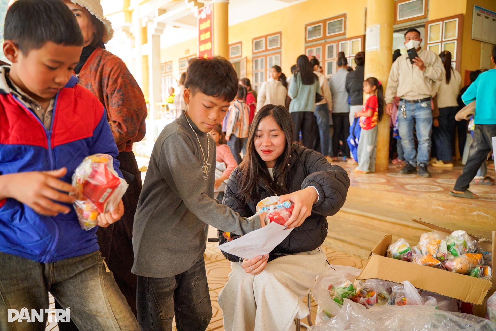 Phát hiện 8 trường hợp trẻ vùng biên giới giáp Lào nhiễm viêm gan B - 17