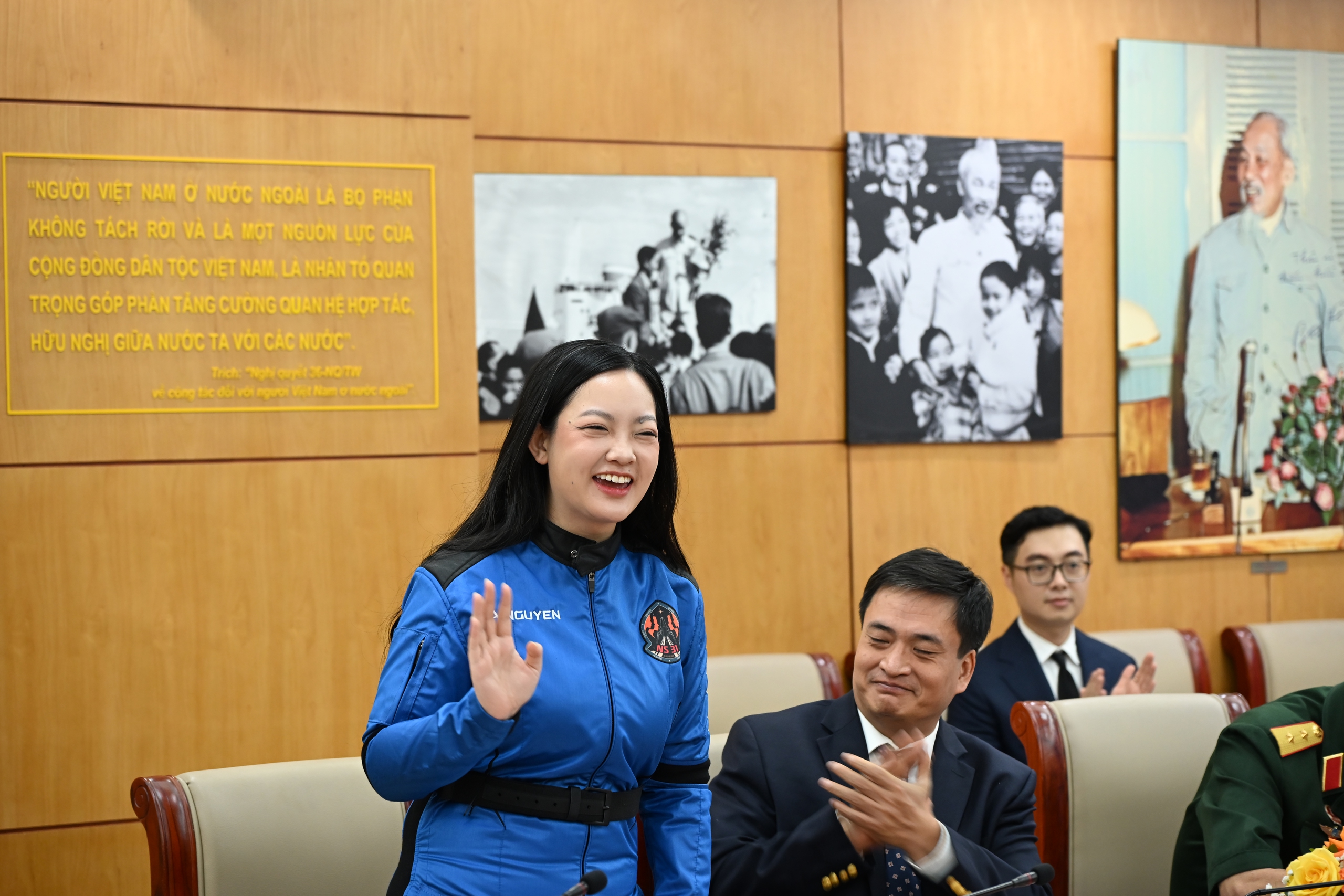Cuộc gặp mặt lịch sử giữa Trung tướng Phạm Tuân và chị Amanda Nguyễn - Ảnh 3.