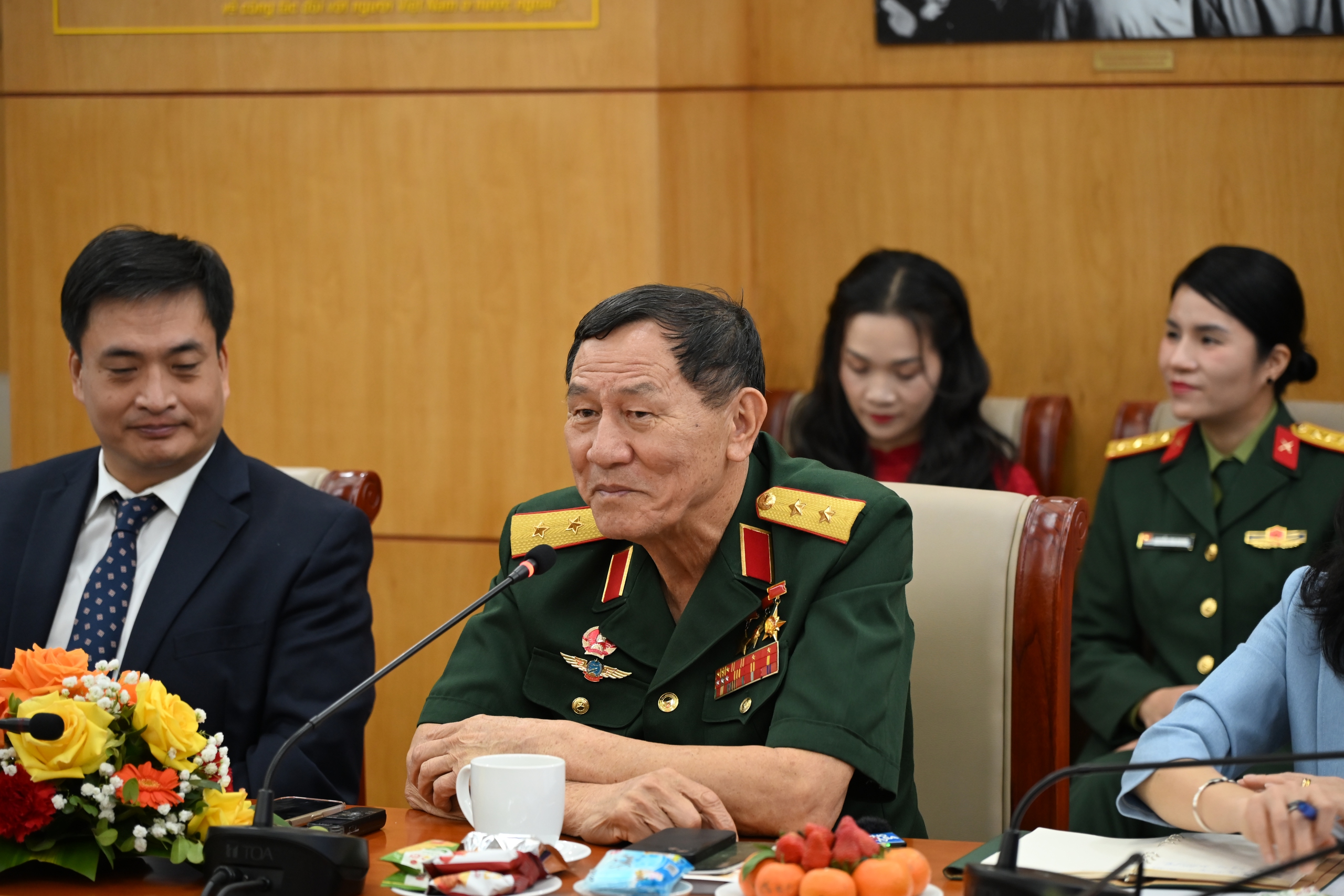 Cuộc gặp mặt lịch sử giữa Trung tướng Phạm Tuân và chị Amanda Nguyễn - Ảnh 8.