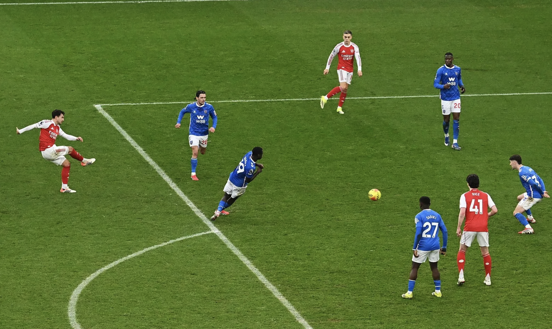 Đại phá Sunderland, Arsenal bay cao đỉnh bảng Ngoại hạng - Ảnh 2.