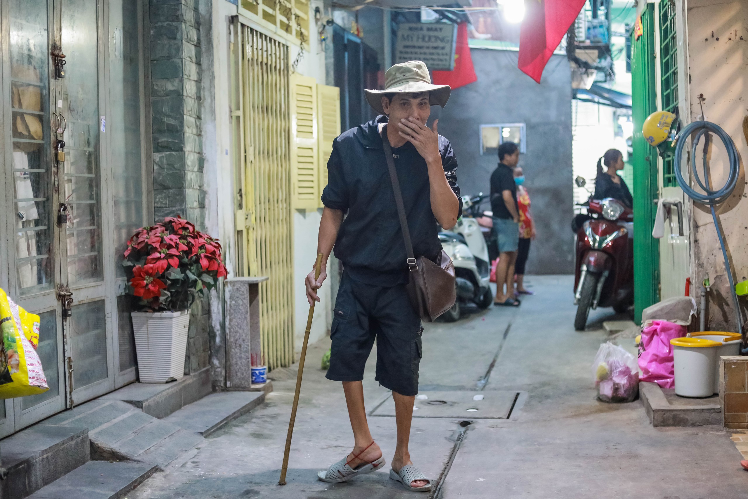 'Xóm vé số xứ Nẫu' ở TP.HCM: Tằn tiện cả năm, tết không đủ tiền về quê- Ảnh 8.
