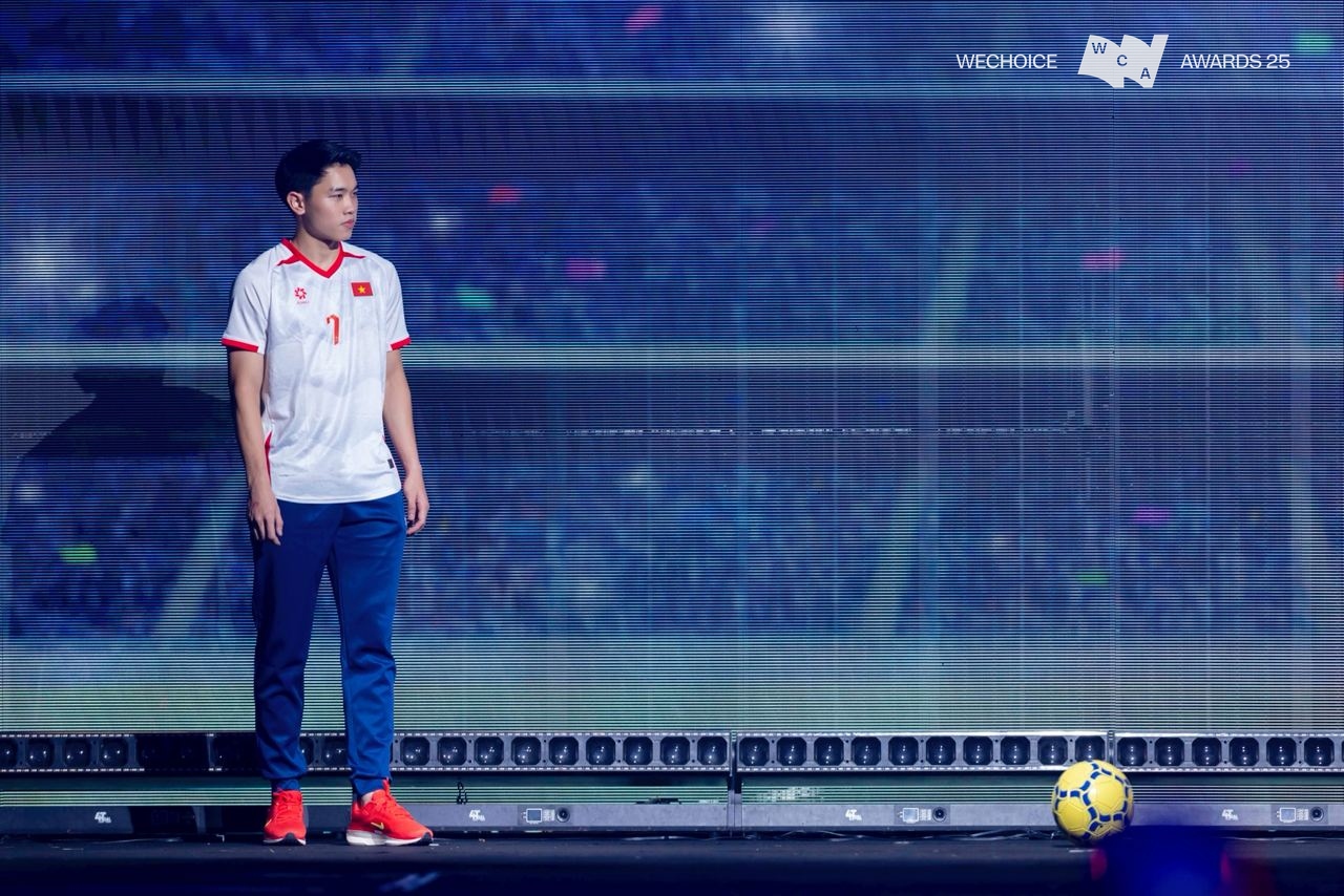 BLV Tạ Biên Cương làm thơ tại WeChoice Awards: 