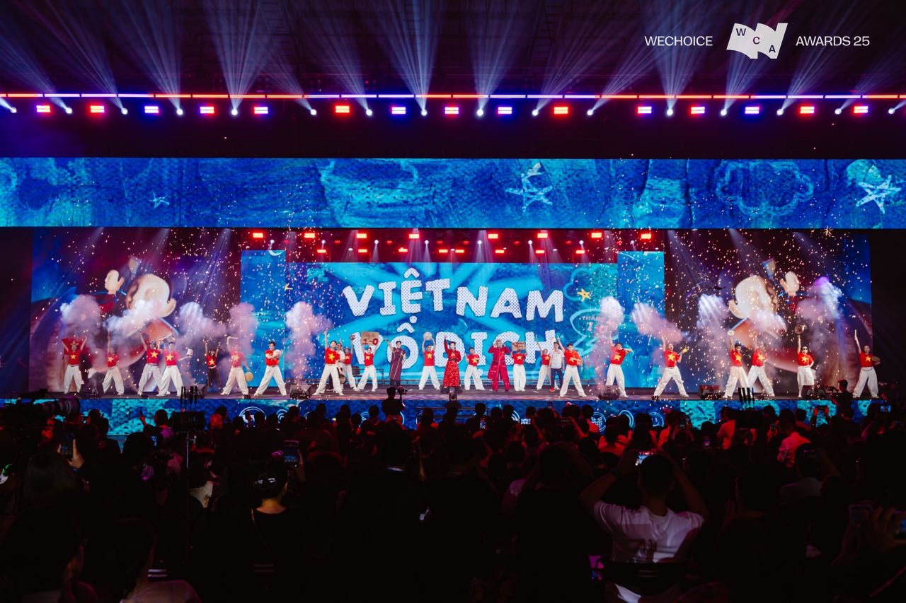 BLV Tạ Biên Cương làm thơ tại WeChoice Awards: 