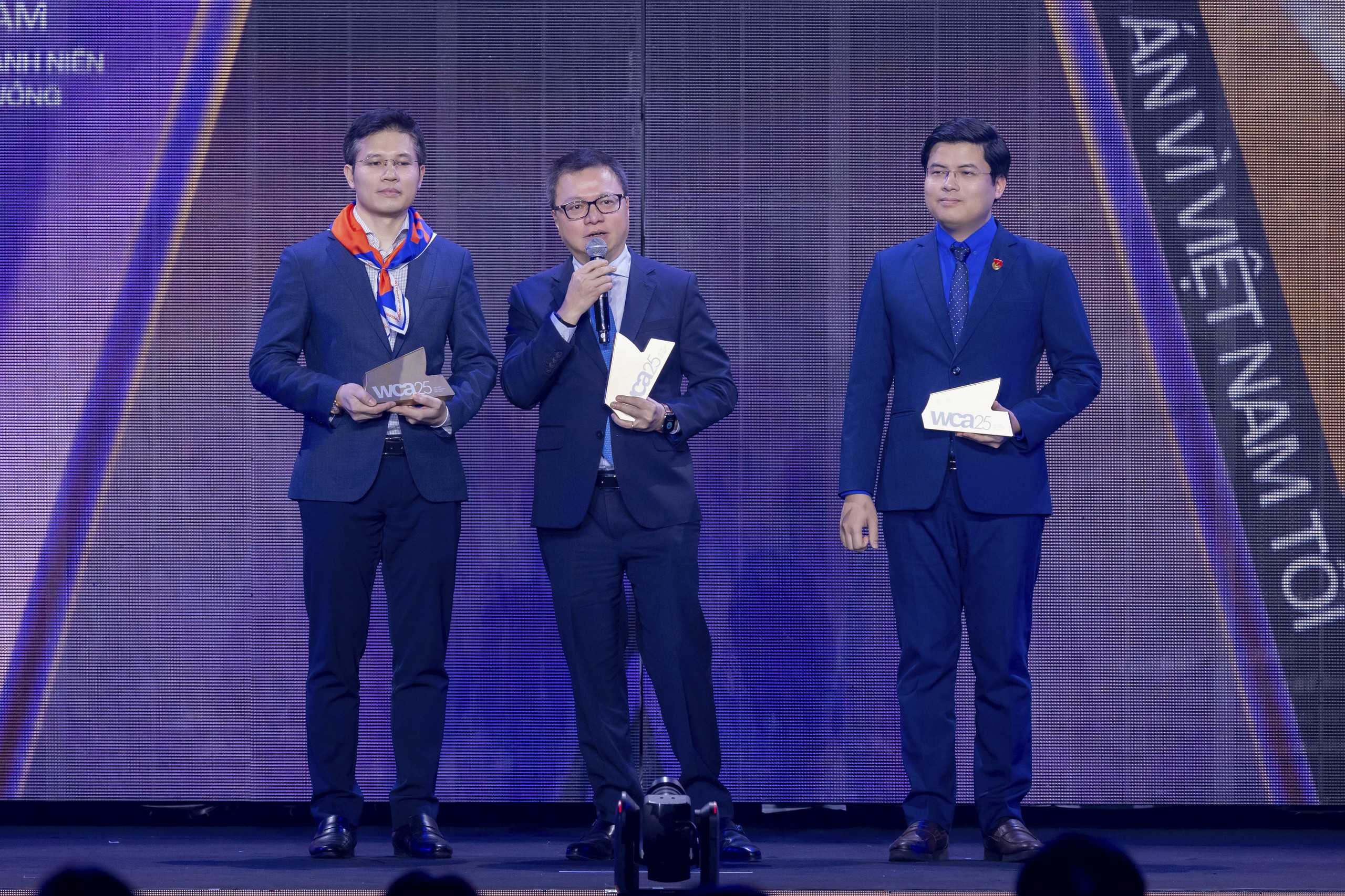 Nguyễn Văn Chung, Phương Mỹ Chi… đón tin vui, 'Mưa đỏ' lại thắng lớn

- Ảnh 9.