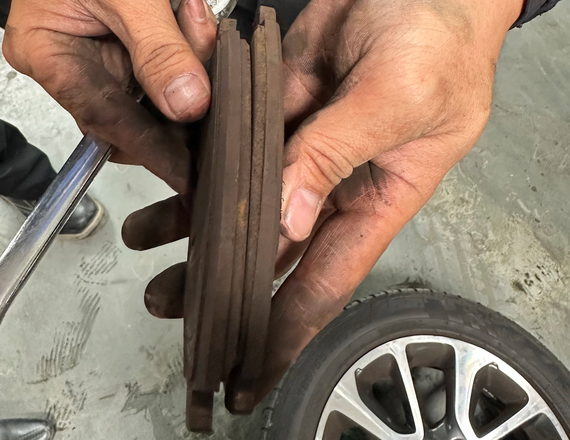 Lái xe đường dài: Bộ phận nào quan trọng, ưu tiên kiểm tra? - Ảnh 2.