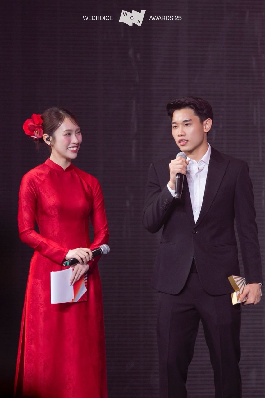 Đình Bắc tái hiện màn ăn mừng lịch sử tại WeChoice Awards, nói điều ý nghĩa khi lọt Top 10 Nhân vật truyền cảm hứng- Ảnh 3.