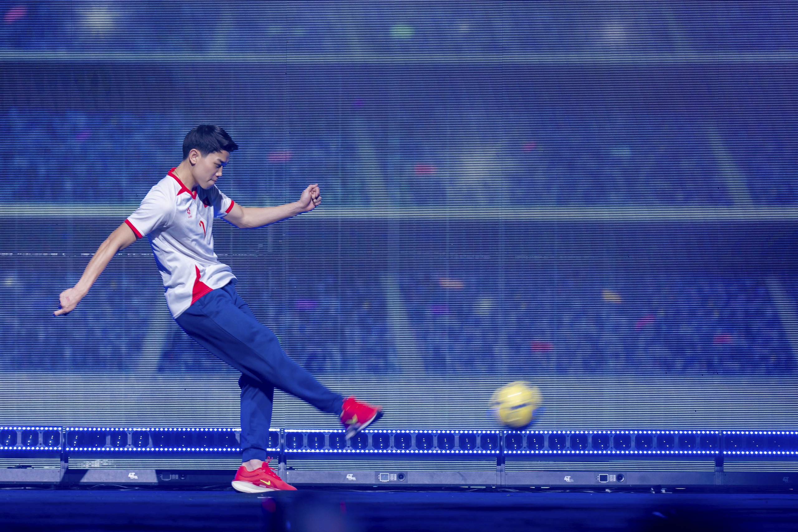 Đình Bắc tái hiện khoảnh khắc ăn mừng trên sân khấu WeChoice Awards, ‘cương quyết’ không chịu hé lộ bí mật…- Ảnh 5.