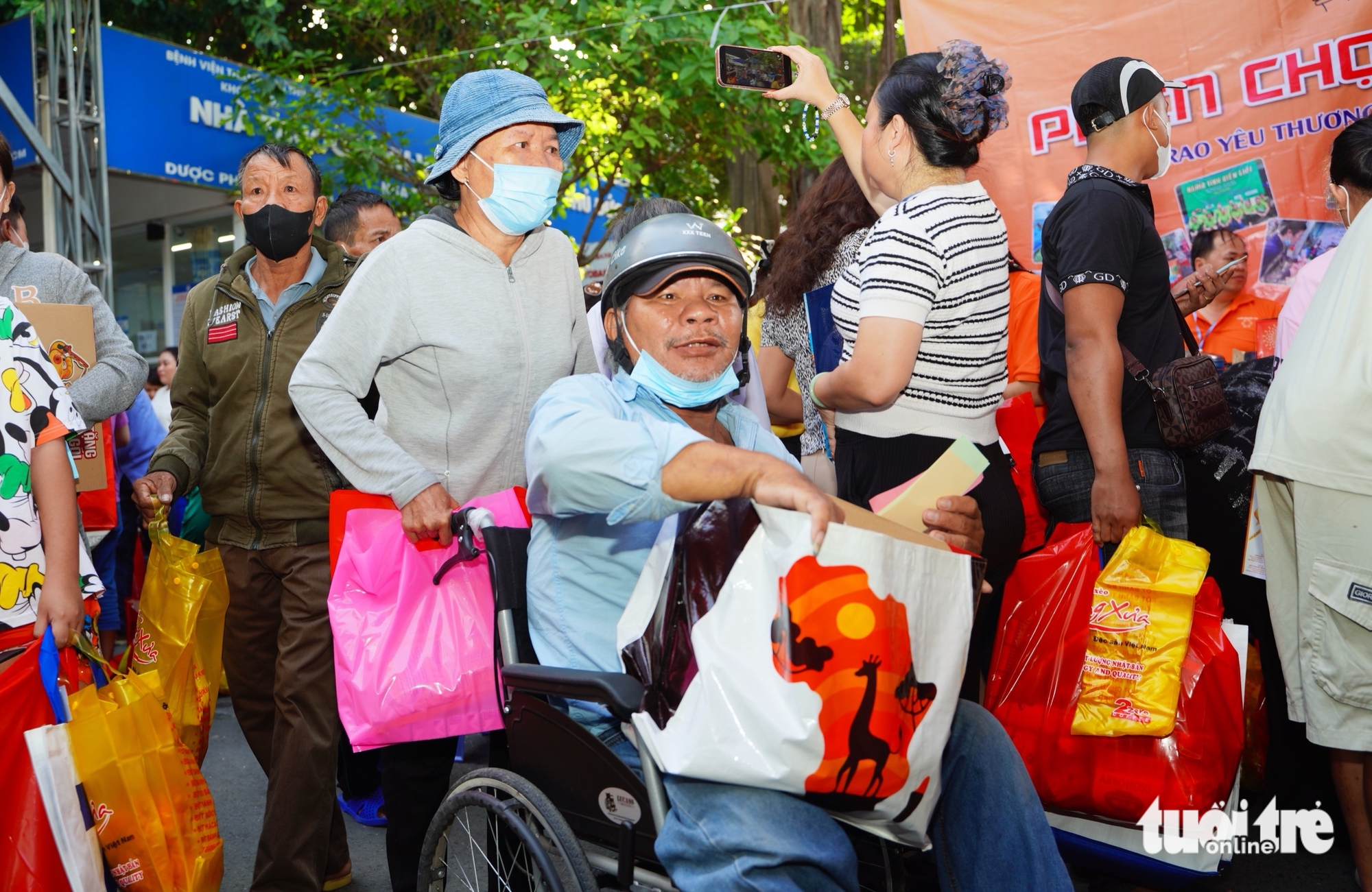 phiên chợ tết - Ảnh 2.