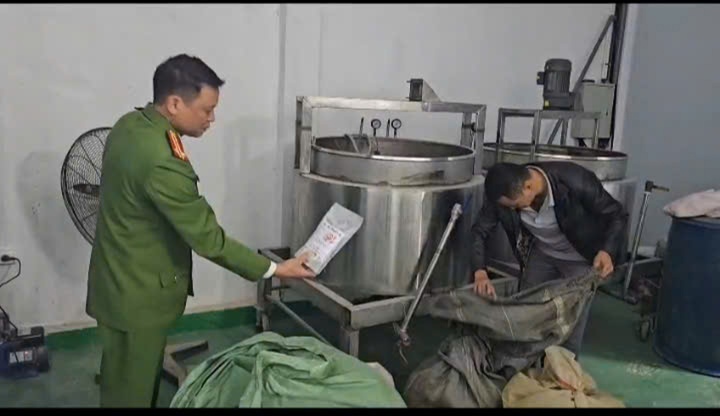 Thủ đoạn tinh vi của đường dây sản xuất thuốc giả, bán trên Shopee, TikTok- Ảnh 2.