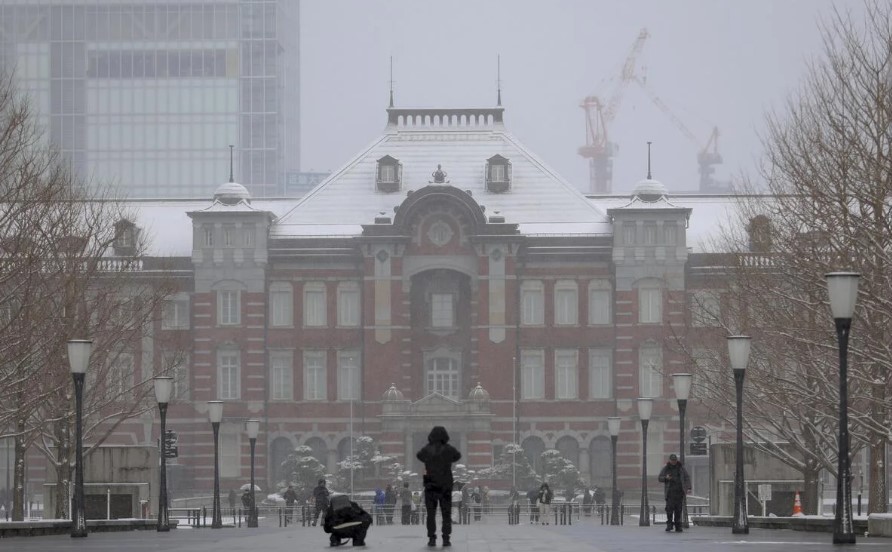 Nhật Bản bầu cử: Tuyết rơi trắng trời, Thủ tướng Sanae Takaichi di chuyển hơn 15.000 km- Ảnh 1.