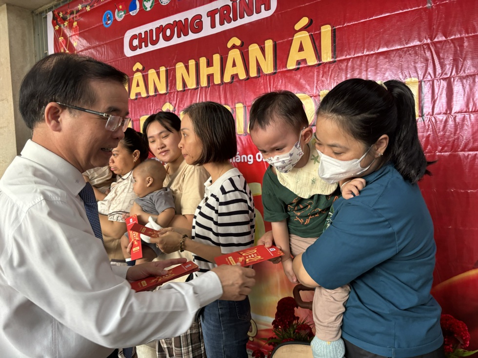 Phiên chợ Tết của bệnh nhân đột quỵ, suy thận giai đoạn cuối ở TPHCM - 5