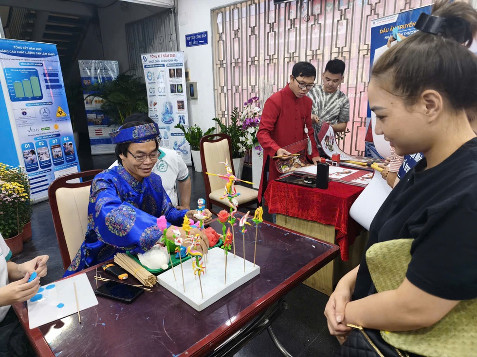 Phiên chợ Tết của bệnh nhân đột quỵ, suy thận giai đoạn cuối ở TPHCM - 6