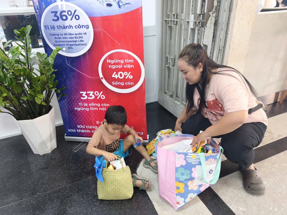 Phiên chợ Tết của bệnh nhân đột quỵ, suy thận giai đoạn cuối ở TPHCM - 7