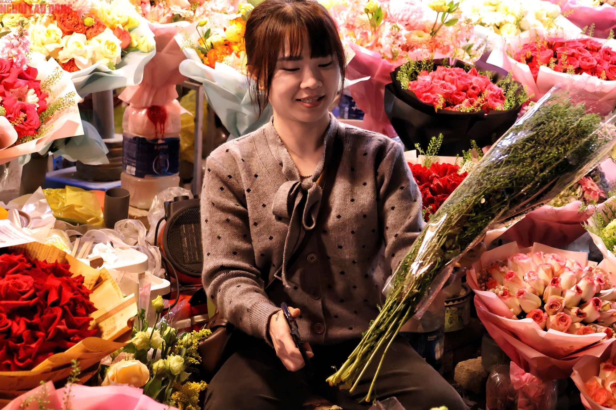 Khám phá chợ hoa Quảng An lớn nhất Hà Nội dịp Tết 2026 - Ảnh 6.