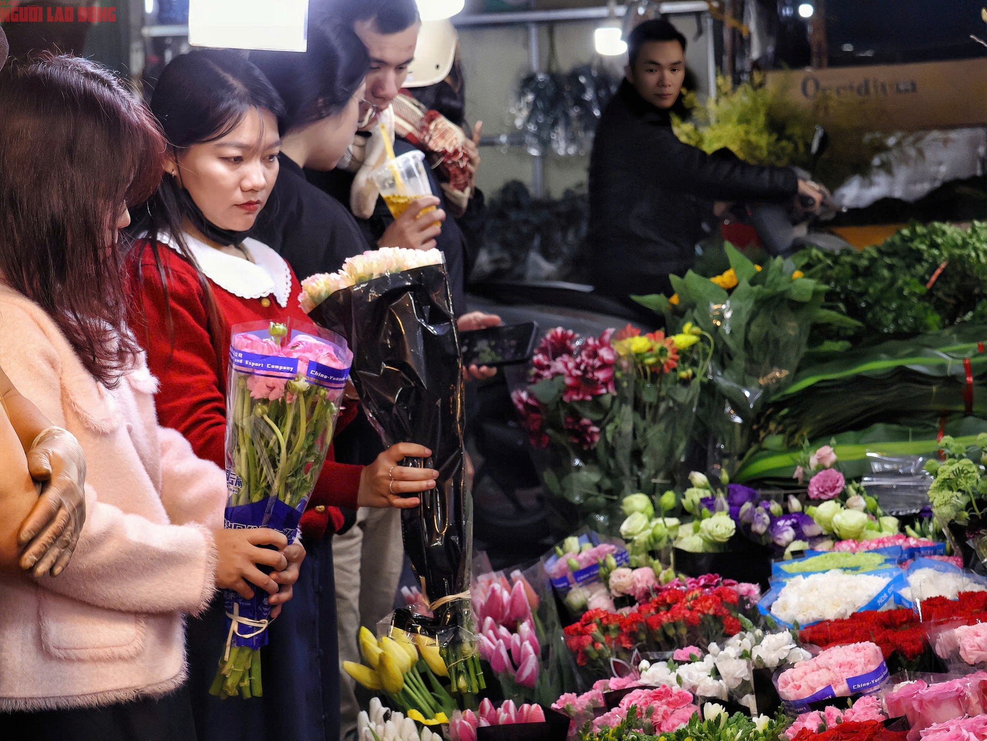 Khám phá chợ hoa Quảng An lớn nhất Hà Nội dịp Tết 2026 - Ảnh 19.