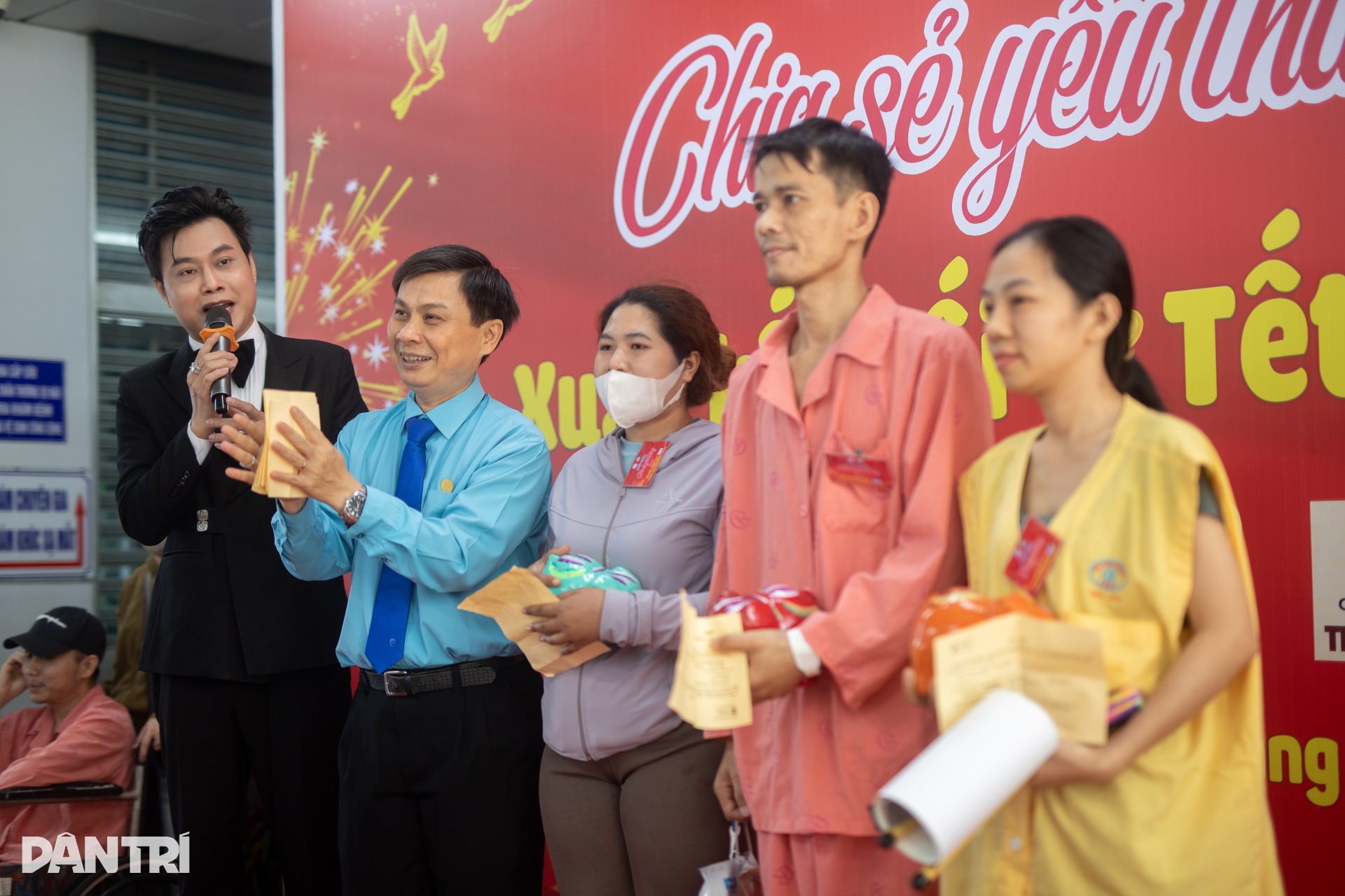 Bệnh nhân Bệnh viện Chợ Rẫy rạng rỡ chụp ảnh Tết, đón tất niên đoàn viên - 5