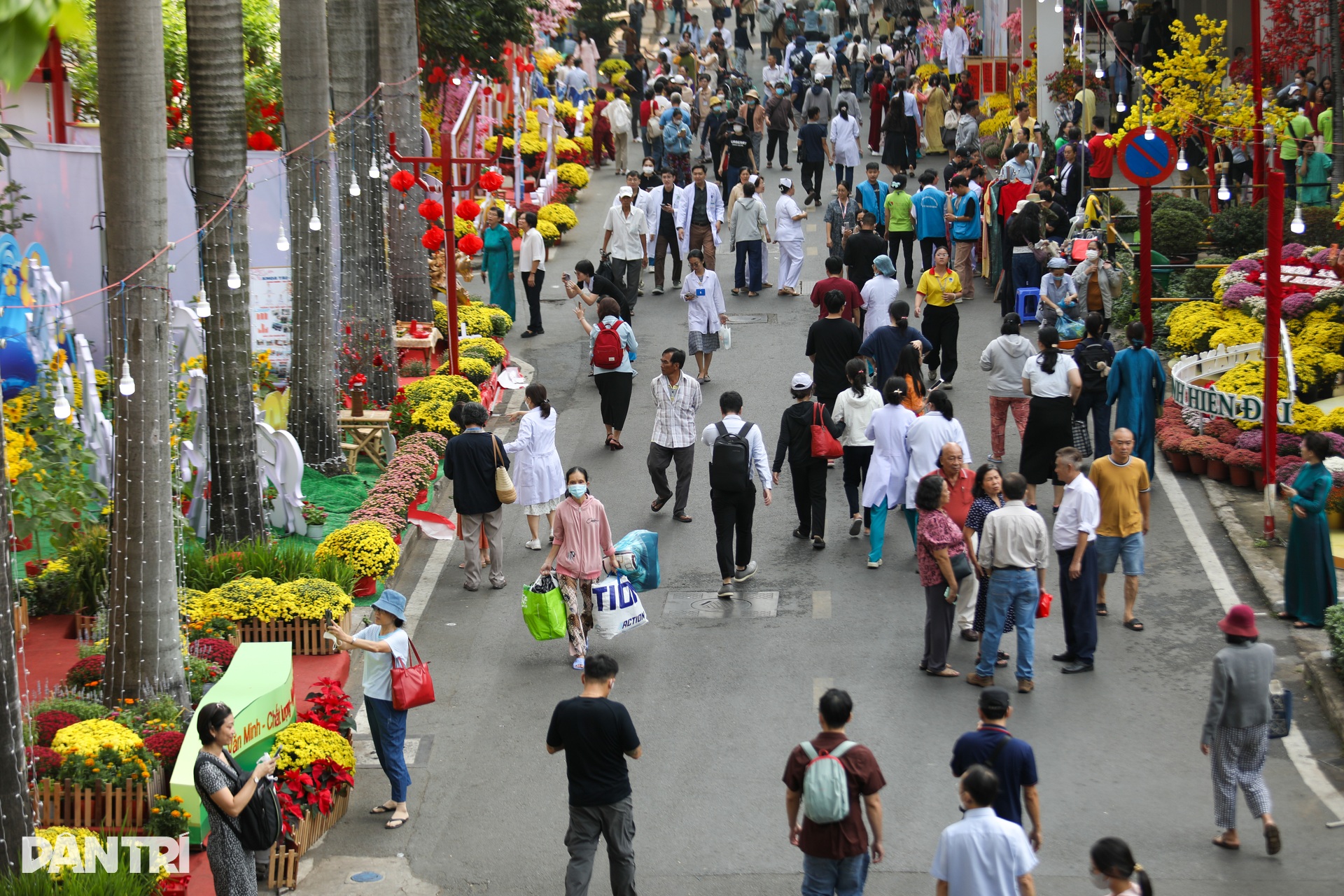 Bệnh nhân Bệnh viện Chợ Rẫy rạng rỡ chụp ảnh Tết, đón tất niên đoàn viên - 6