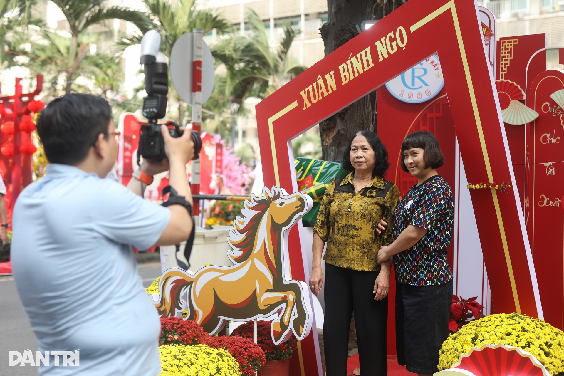 Bệnh nhân Bệnh viện Chợ Rẫy rạng rỡ chụp ảnh Tết, đón tất niên đoàn viên - 7