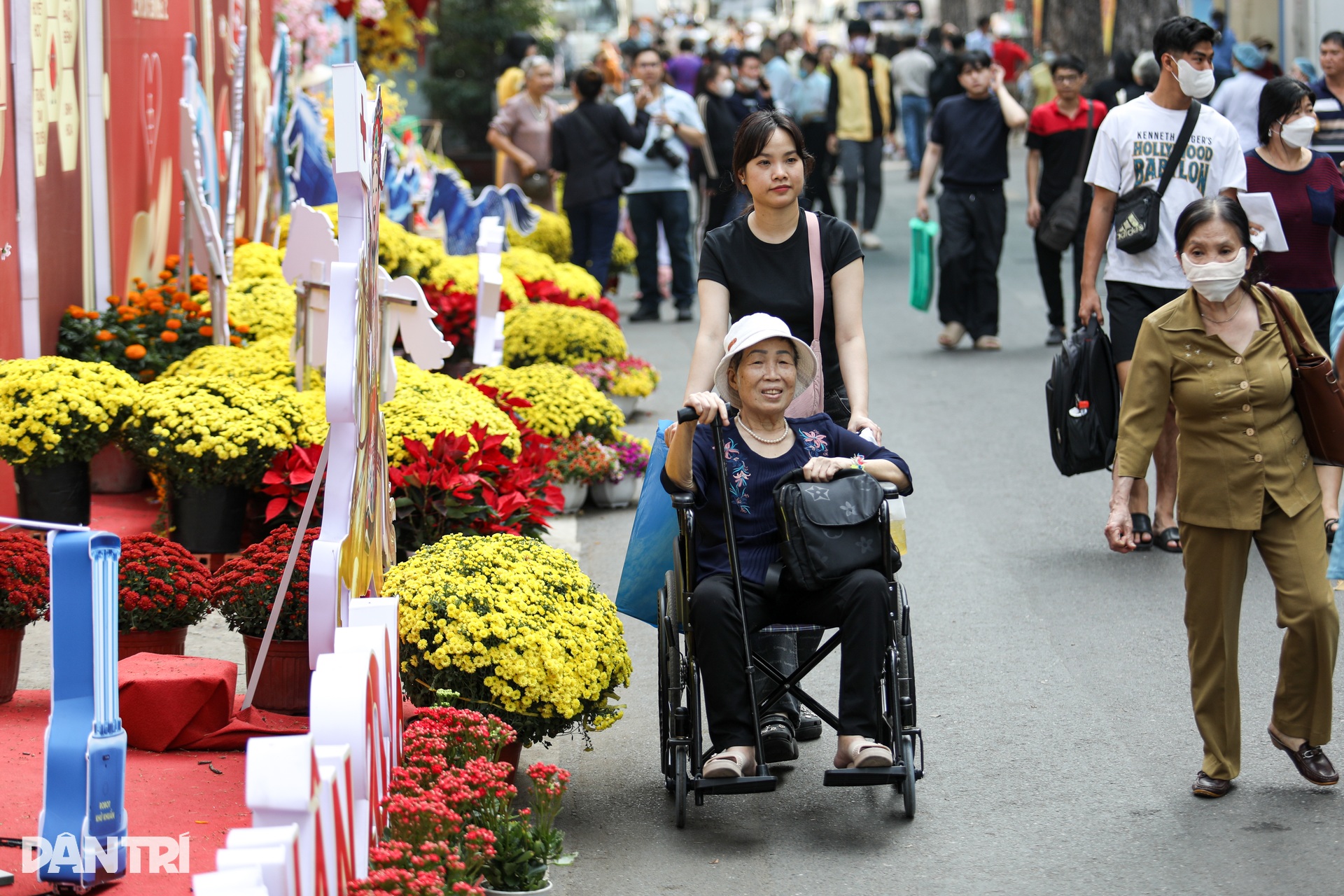 Bệnh nhân Bệnh viện Chợ Rẫy rạng rỡ chụp ảnh Tết, đón tất niên đoàn viên - 11