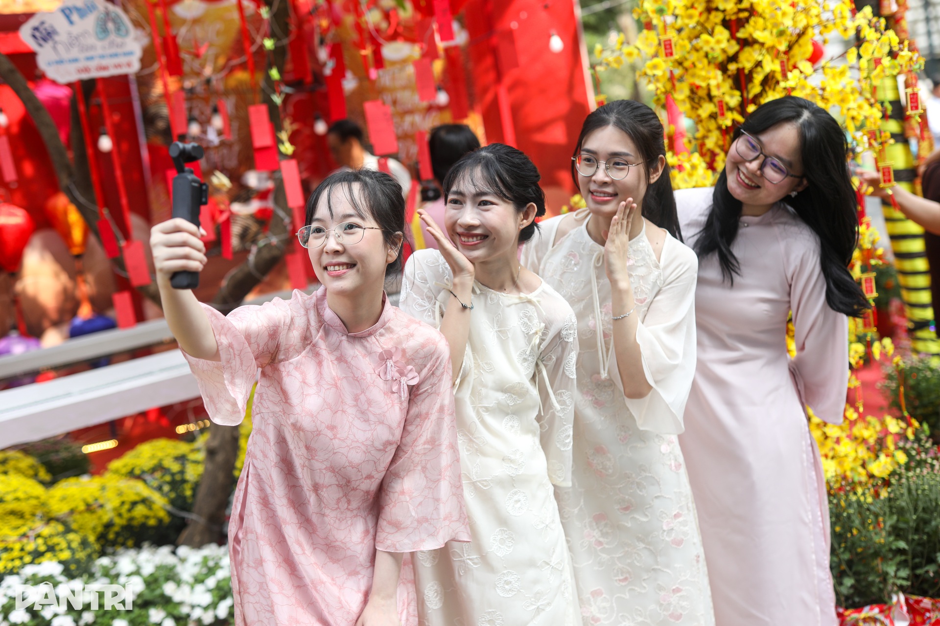 Bệnh nhân Bệnh viện Chợ Rẫy rạng rỡ chụp ảnh Tết, đón tất niên đoàn viên - 12