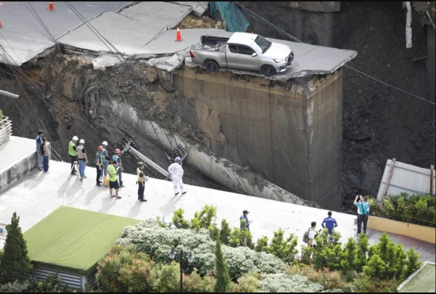 Kinh hoàng trước bệnh viện: 