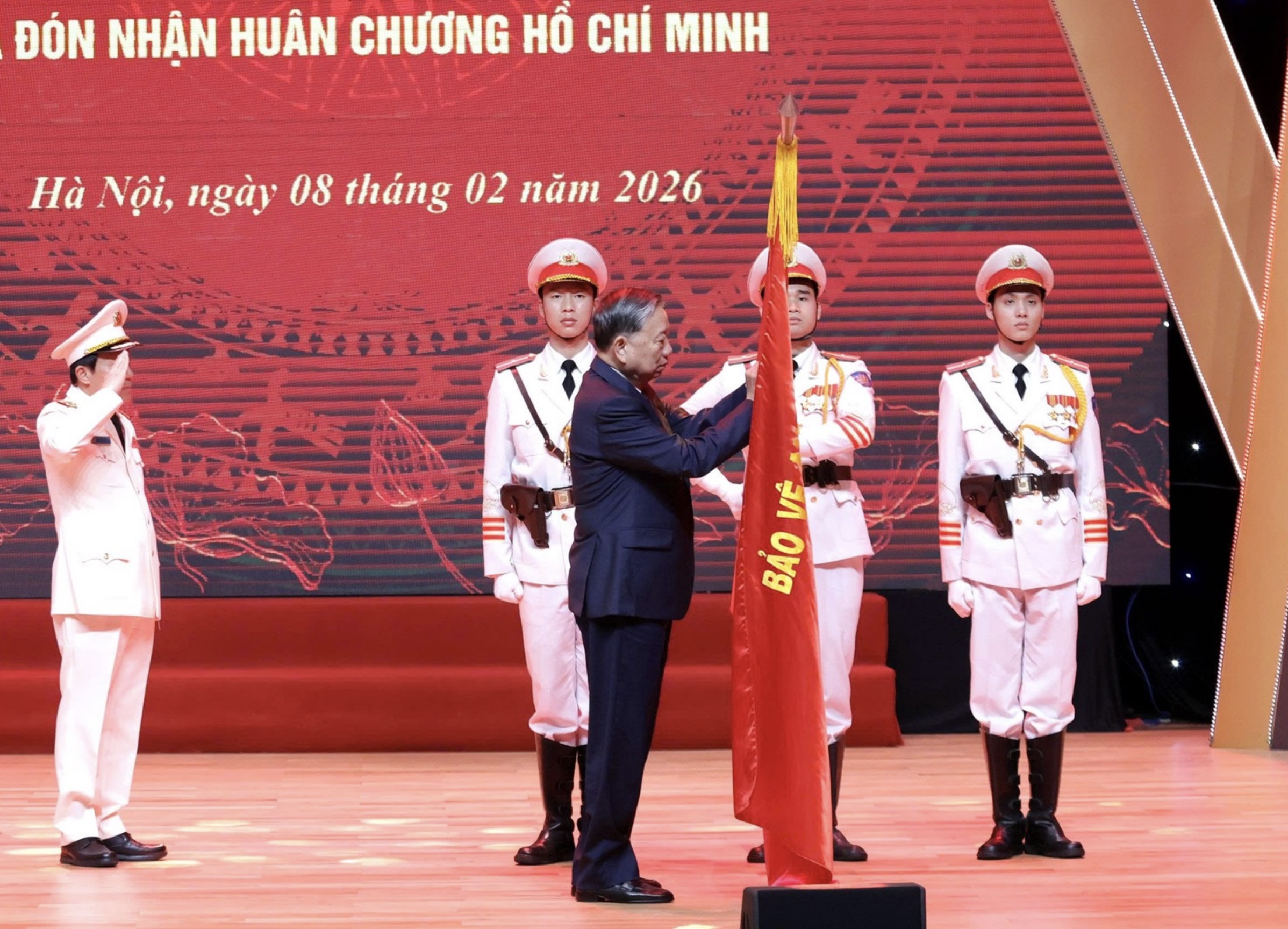 Tổng Bí thư Tô Lâm trao tặng Huân chương Hồ Chí Minh cho lực lượng tình báo CAND- Ảnh 2.