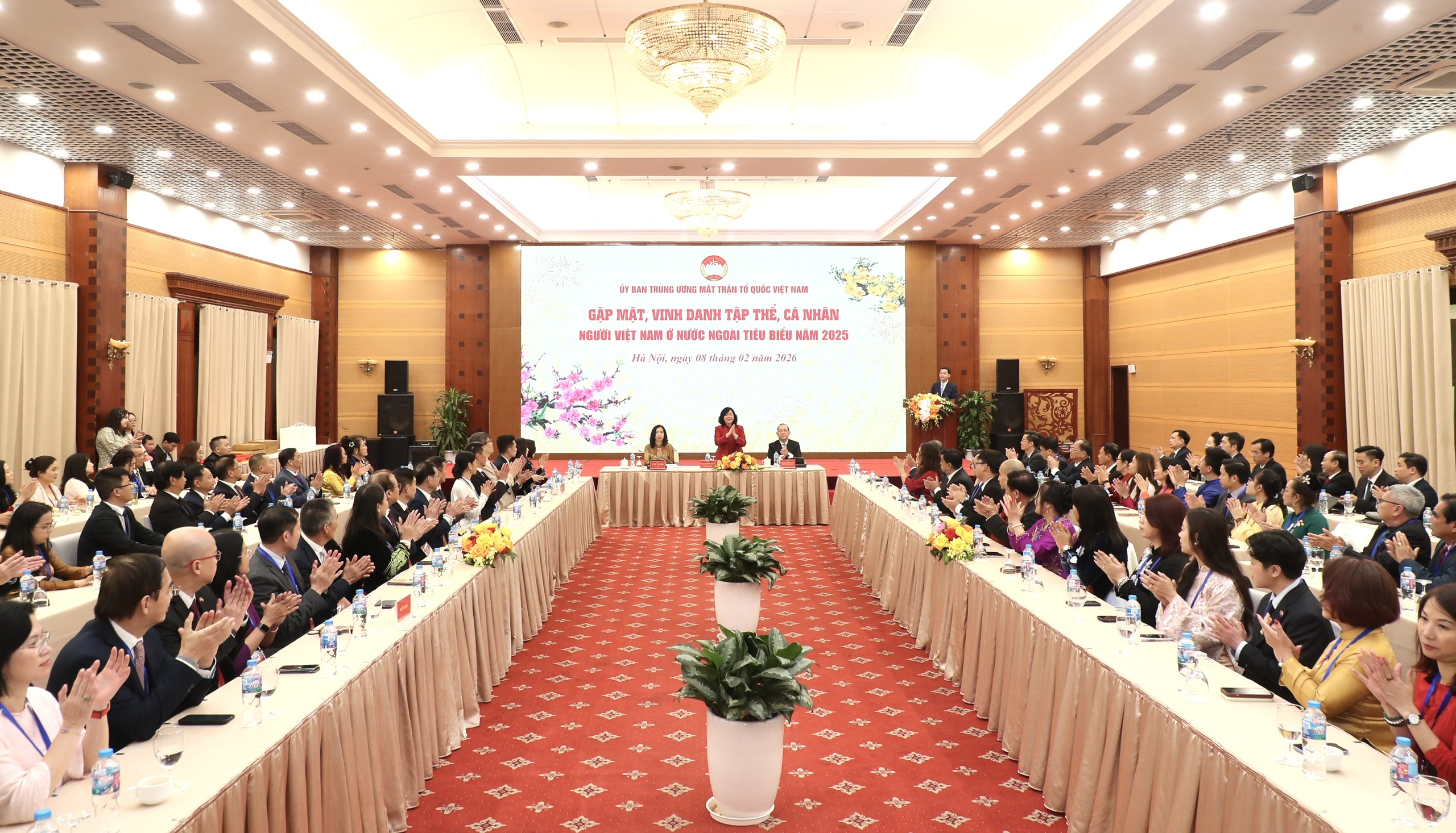 Lãnh đạo Mặt trận Tổ quốc Việt Nam khen thưởng những kiều bào tiêu biểu - Ảnh 5.