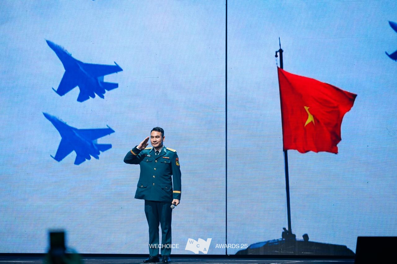 Trọn vẹn trường đoạn xúc động nhất tại Gala WeChoice 2025: Lần đầu tiên, câu chuyện của 21 đề cử Truyền cảm hứng được kể theo cách này!- Ảnh 3.