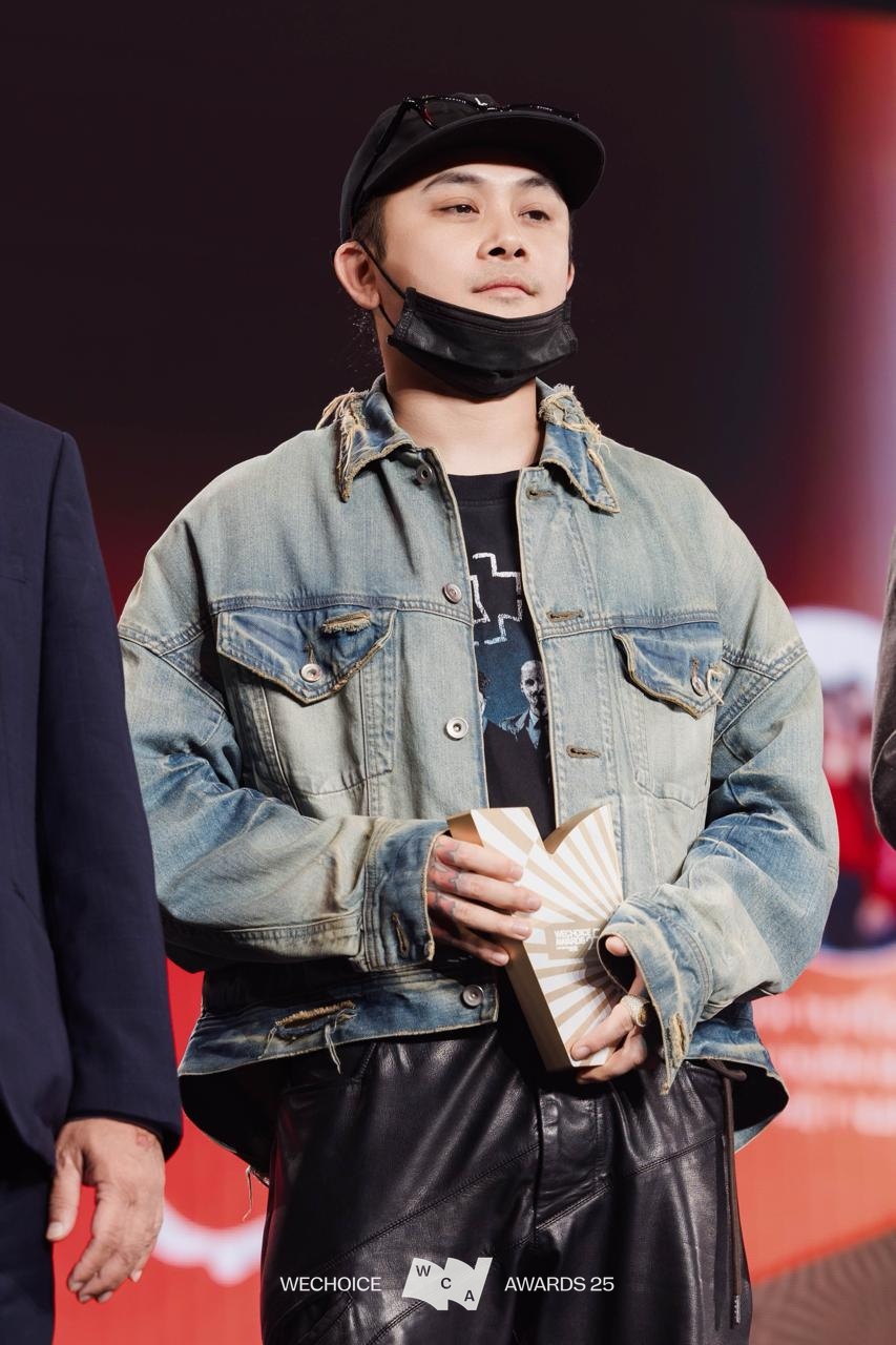 Trọn vẹn trường đoạn xúc động nhất tại Gala WeChoice 2025: Lần đầu tiên, câu chuyện của 21 đề cử Truyền cảm hứng được kể theo cách này!- Ảnh 8.