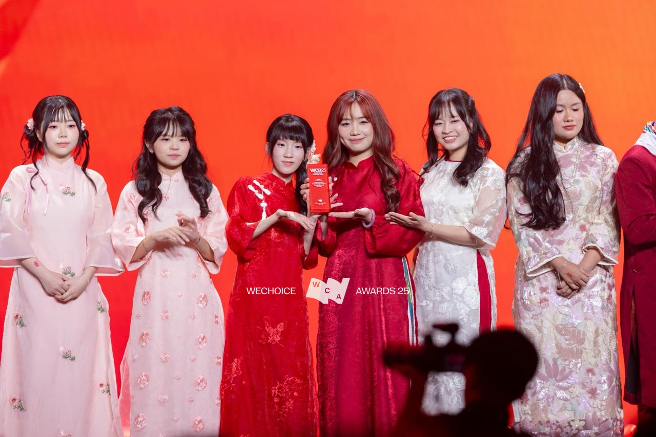 Trọn vẹn trường đoạn xúc động nhất tại Gala WeChoice 2025: Lần đầu tiên, câu chuyện của 21 đề cử Truyền cảm hứng được kể theo cách này!- Ảnh 9.