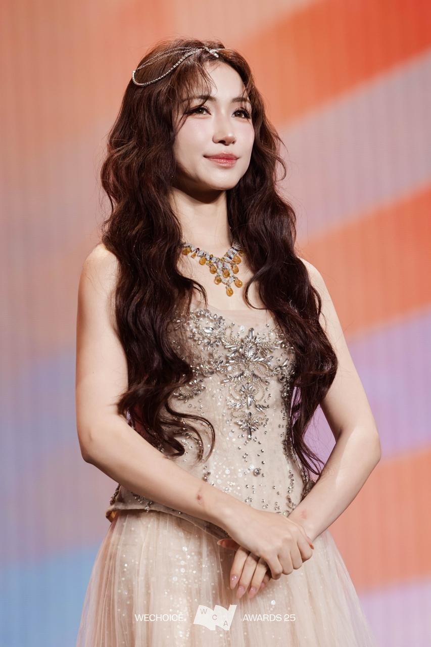 Trọn vẹn trường đoạn xúc động nhất tại Gala WeChoice 2025: Lần đầu tiên, câu chuyện của 21 đề cử Truyền cảm hứng được kể theo cách này!- Ảnh 11.