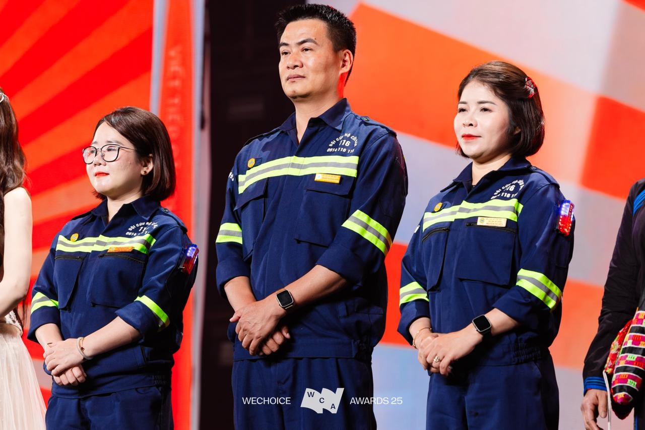 Trọn vẹn trường đoạn xúc động nhất tại Gala WeChoice 2025: Lần đầu tiên, câu chuyện của 21 đề cử Truyền cảm hứng được kể theo cách này!- Ảnh 18.