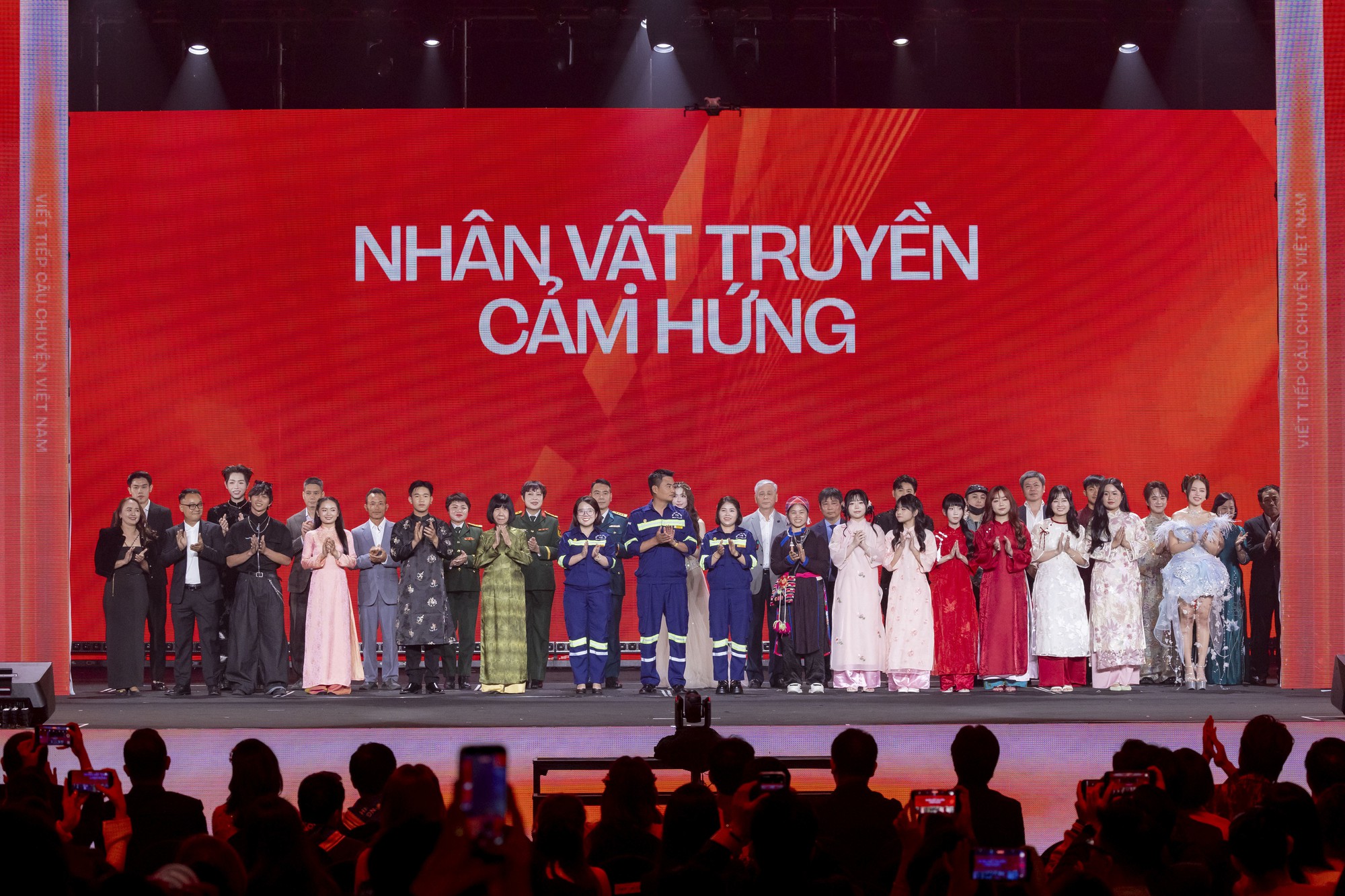 Trọn vẹn trường đoạn xúc động nhất tại Gala WeChoice 2025: Lần đầu tiên, câu chuyện của 21 đề cử Truyền cảm hứng được kể theo cách này!- Ảnh 25.