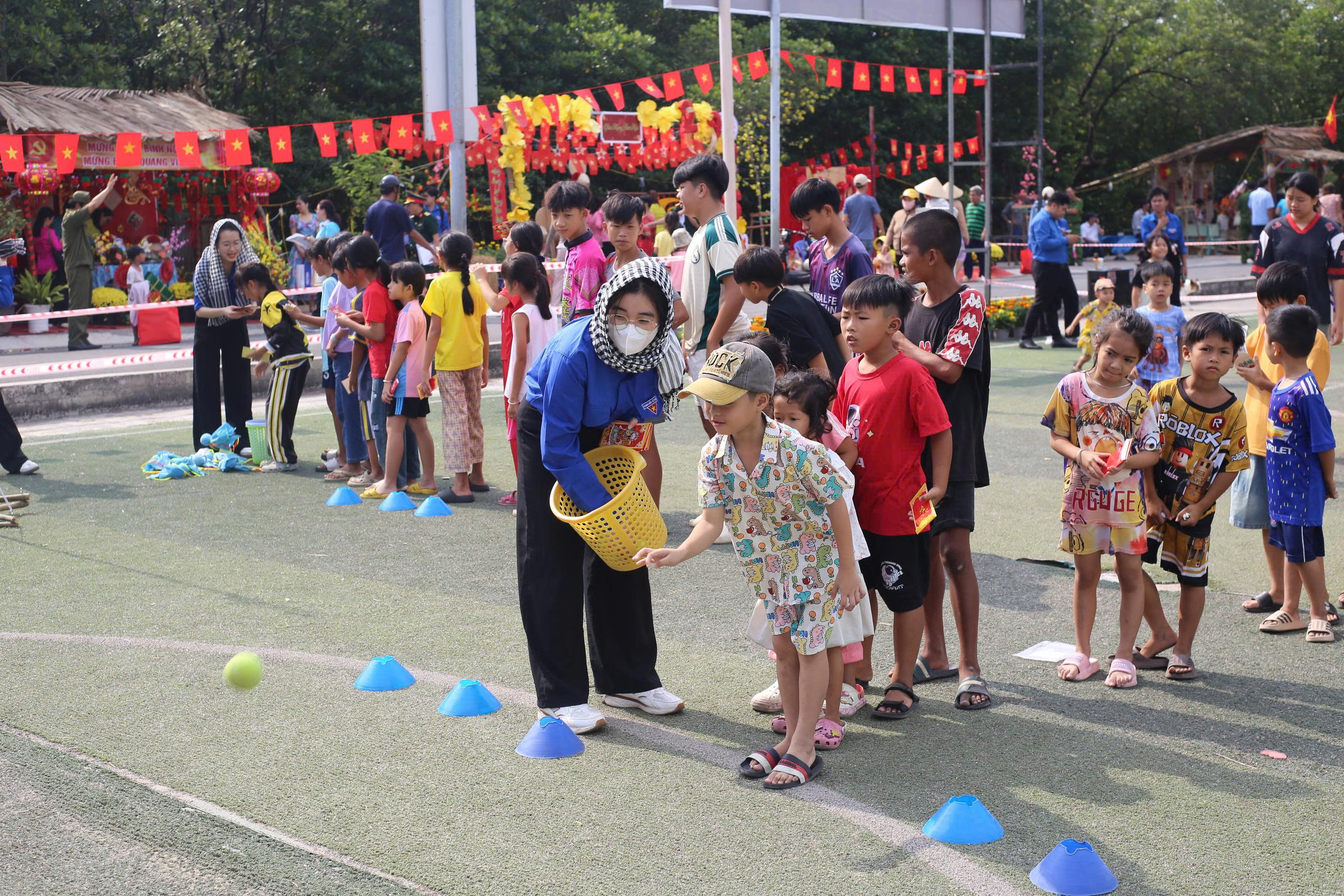 Tết về rộn ràng trên xã đảo Thạnh An và khu vực Cần Giờ - Ảnh 3.