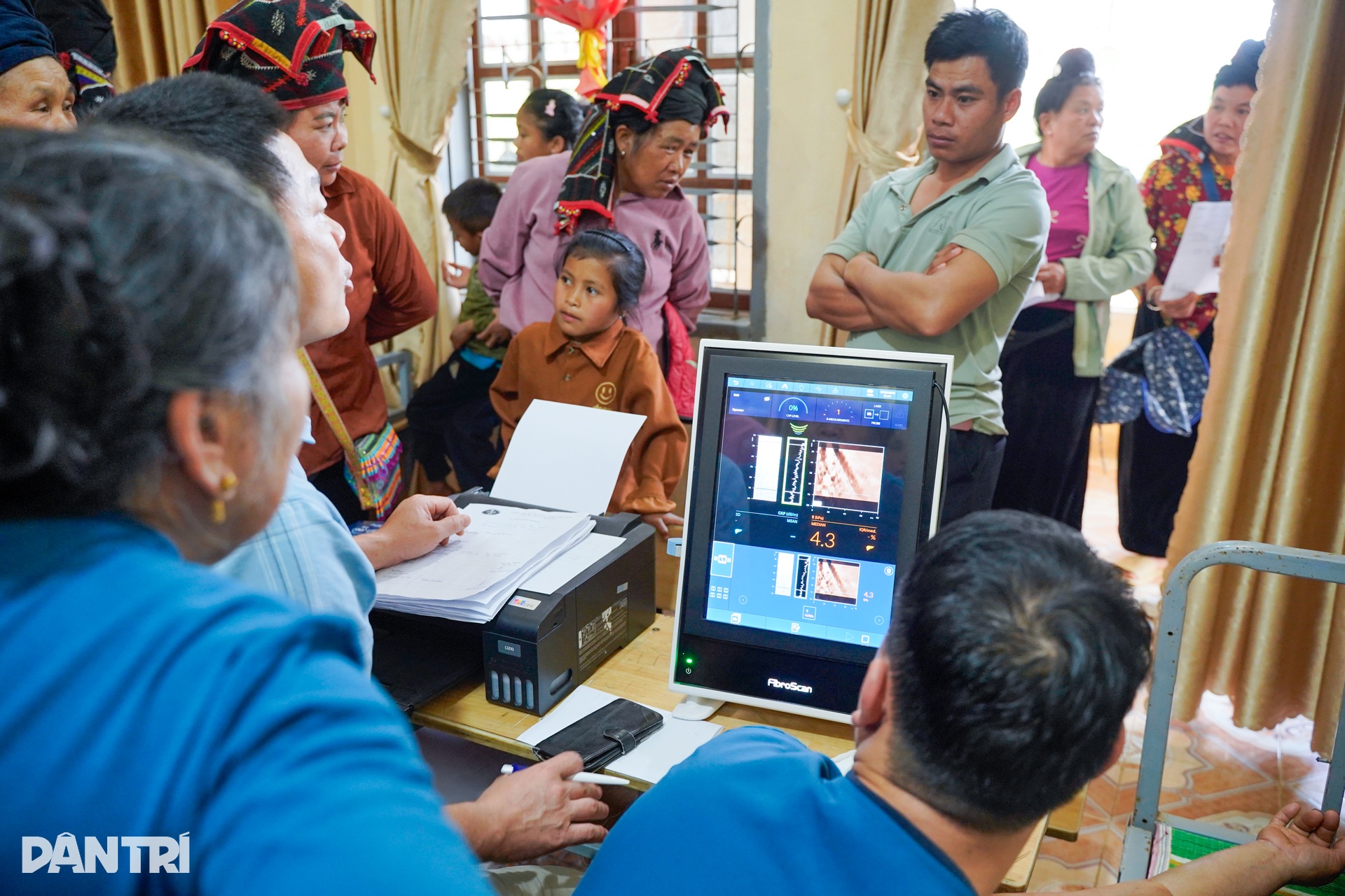 Hàng trăm người dân vùng biên giới Sơn La mắc gan nhiễm mỡ, xơ gan - 10