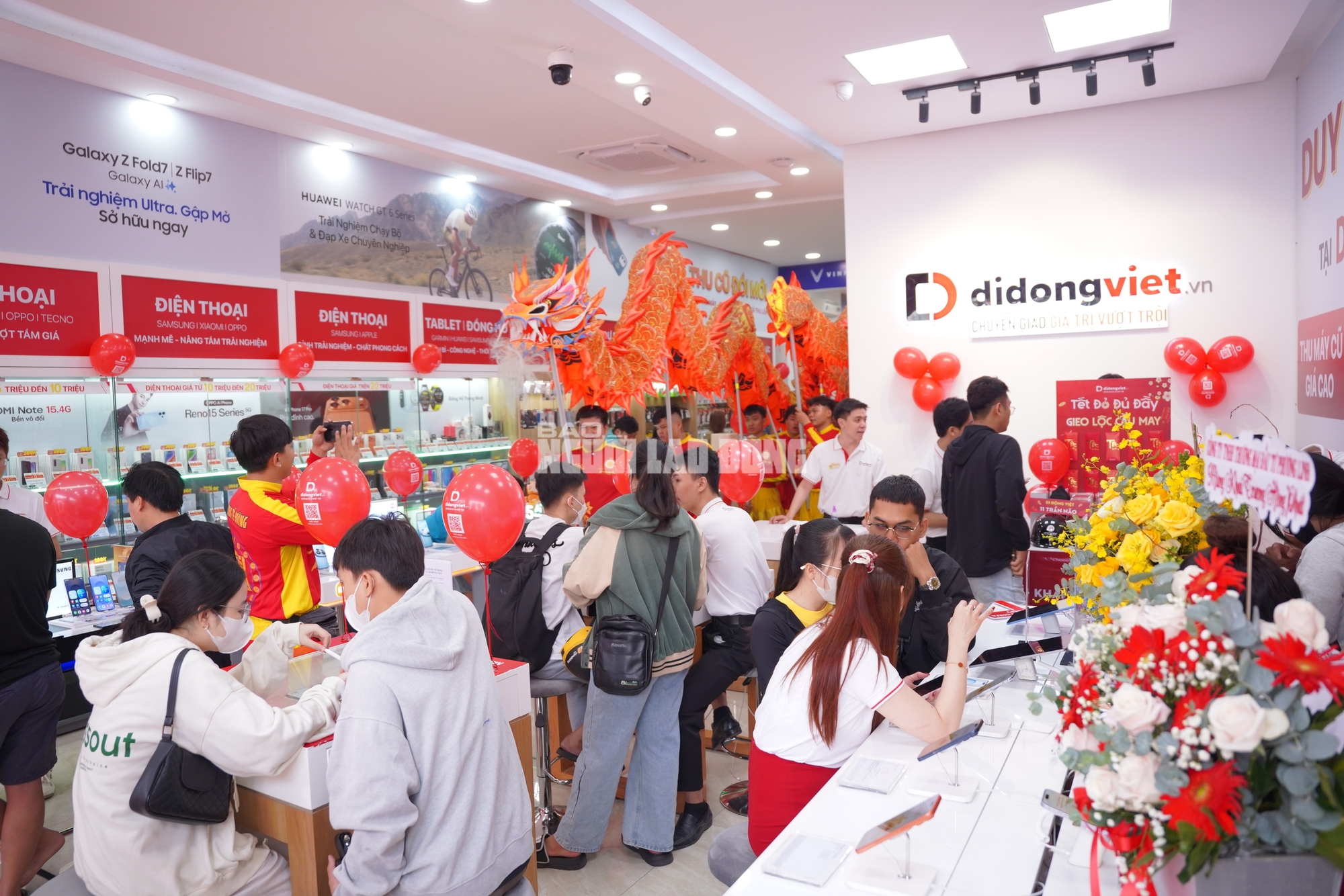 Siêu thị TPHCM đông khách mua sắm Tết 2026 với hàng hóa đa dạng và ưu đãi hấp dẫn - Ảnh 25.