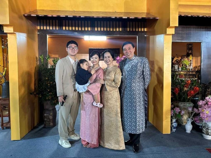 Cuộc sống của mẹ chồng ghê gớm nhất màn ảnh Lan Hương và 2 cô con dâu