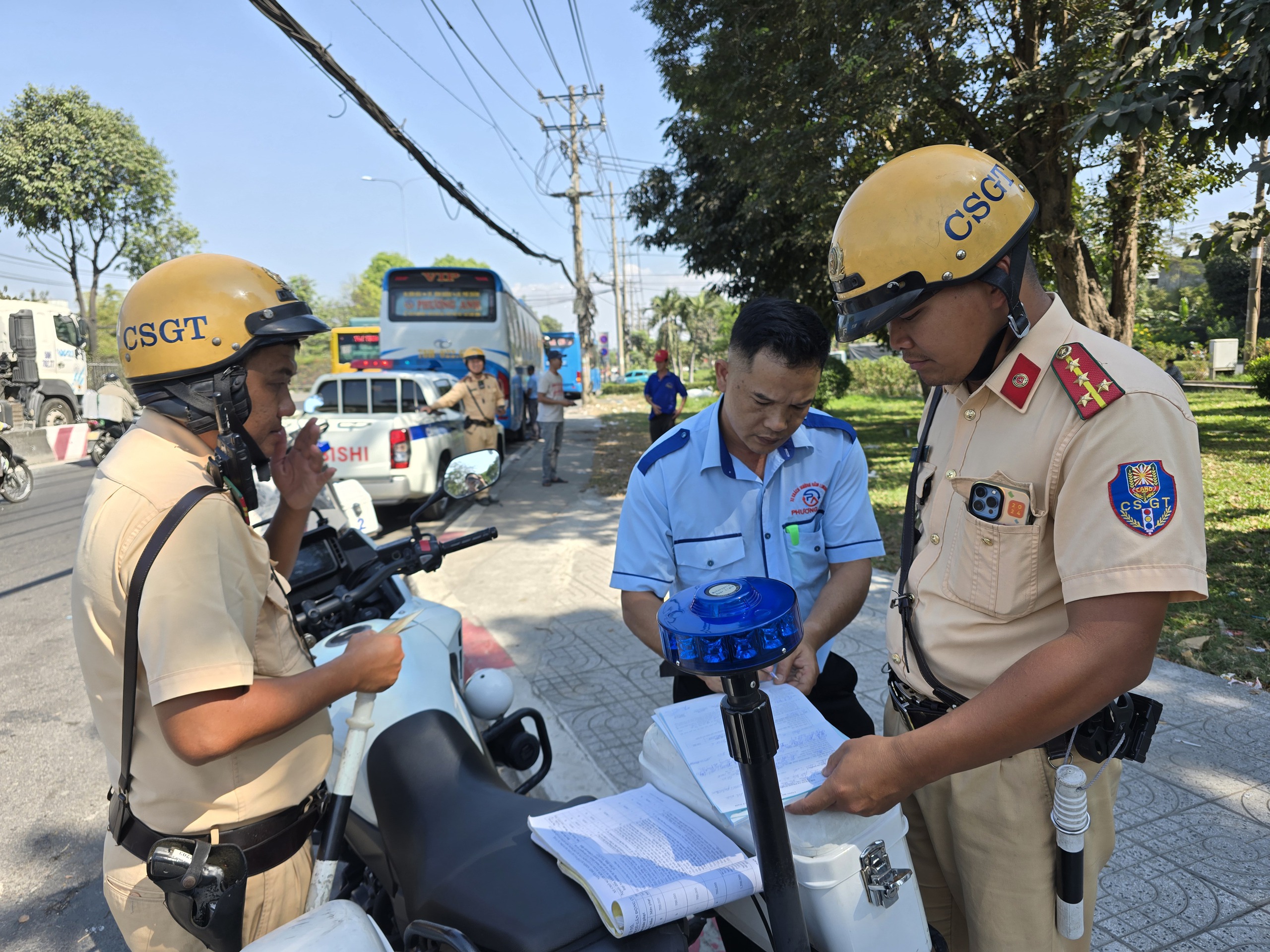 xe khách - Ảnh 4.