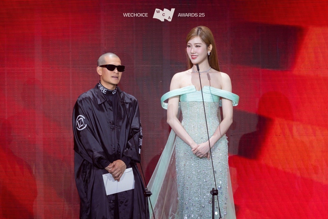 Khung hình đọ sắc đỉnh nhất WeChoice Awards 2025: Thanh Thuỷ và Thuý Ngân bất phân thắng bại- Ảnh 10.