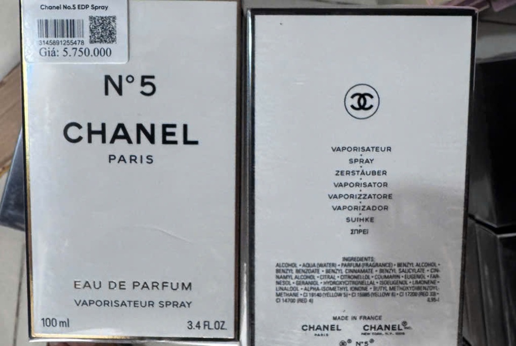 Đường dây bán hơn 10.000 chai nước hoa giả Chanel, Versace ở TPHCM - 3
